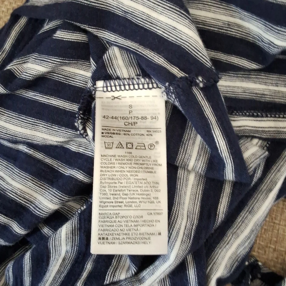 GAP SIZE SMALL DRESS - Picture 3 of 3
